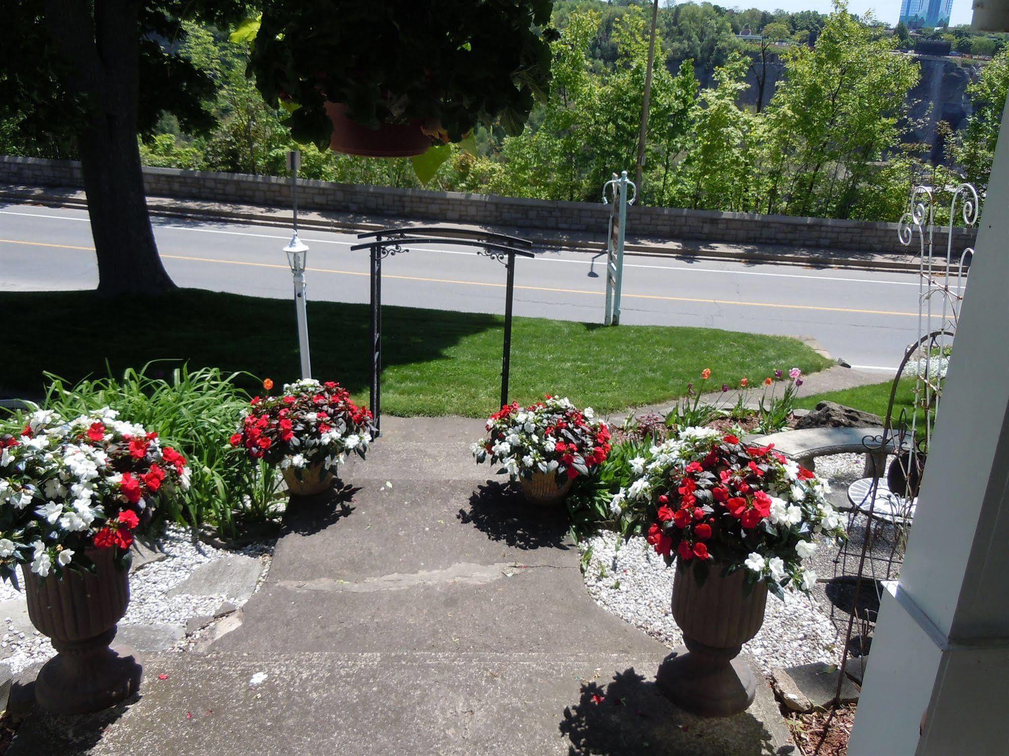 Glen Mhor Bed And Breakfast Niagarawatervallen Buitenkant foto
