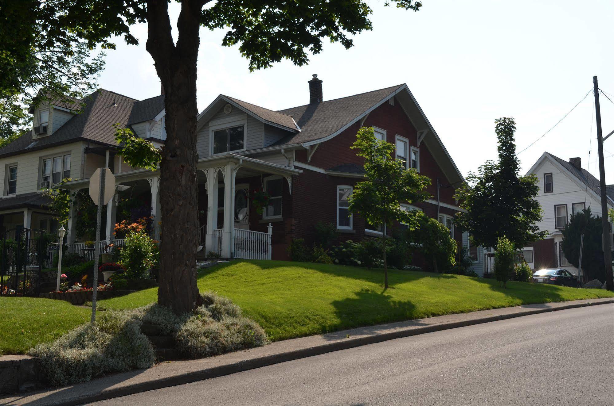 Glen Mhor Bed And Breakfast Niagarawatervallen Buitenkant foto